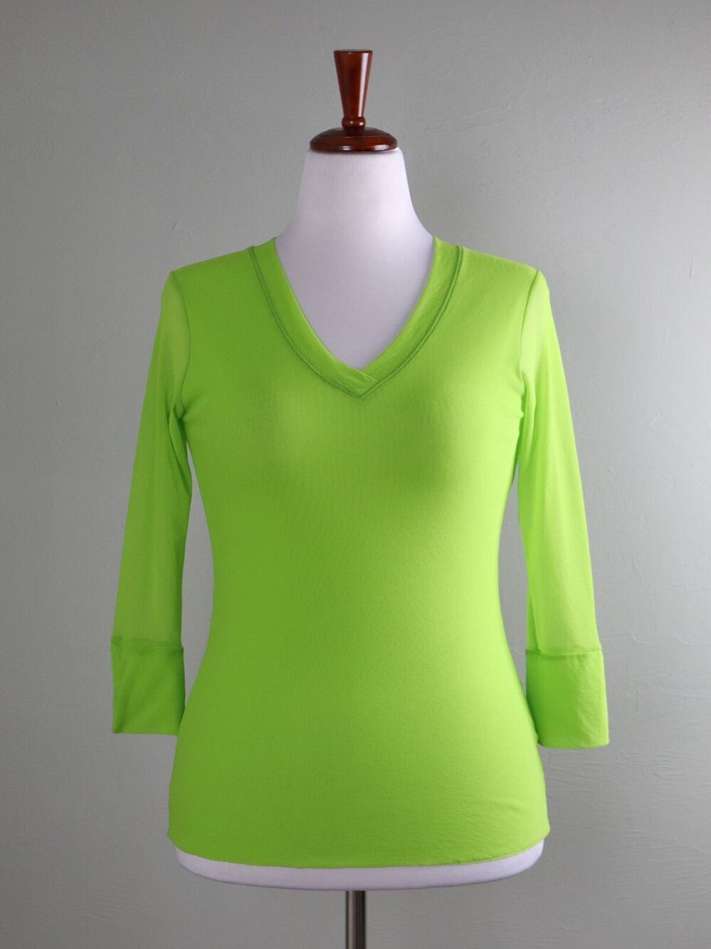 PETIT POIS By Viviana G NWT Mesh Stretch Sport V-Neck Top Size Large